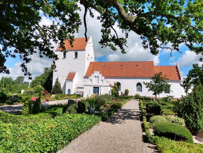 Landet Kirke