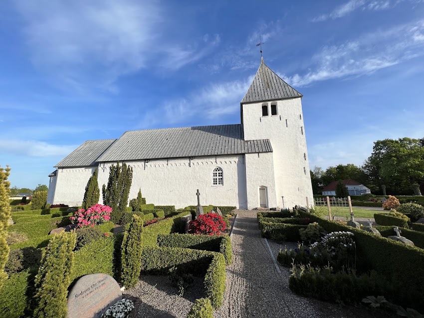 Højst Kirke