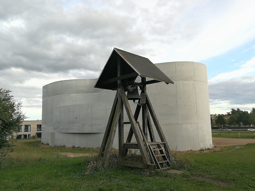 Trekroner Kirke, Himmelev Sogn