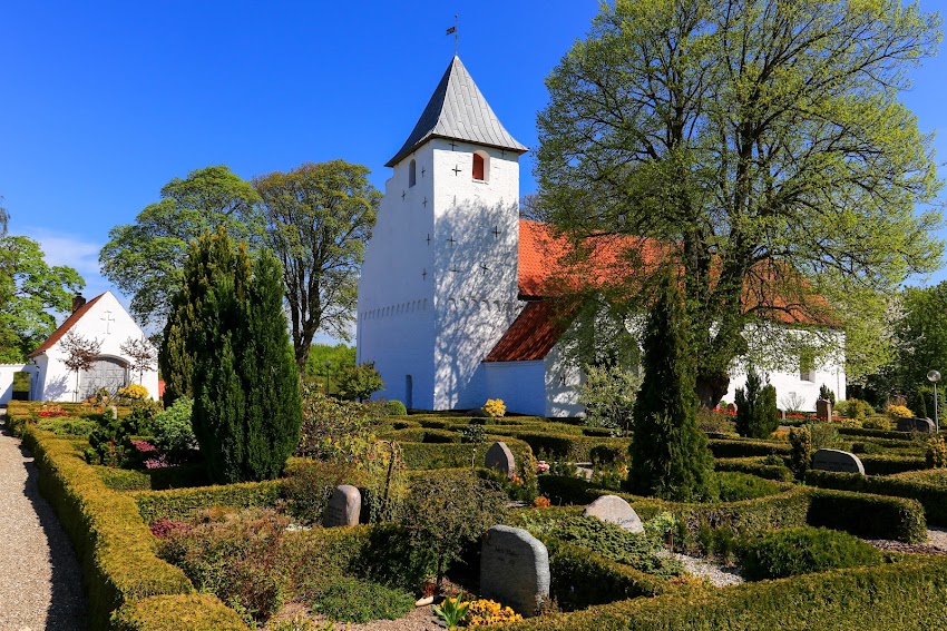 Voerladegård Kirke