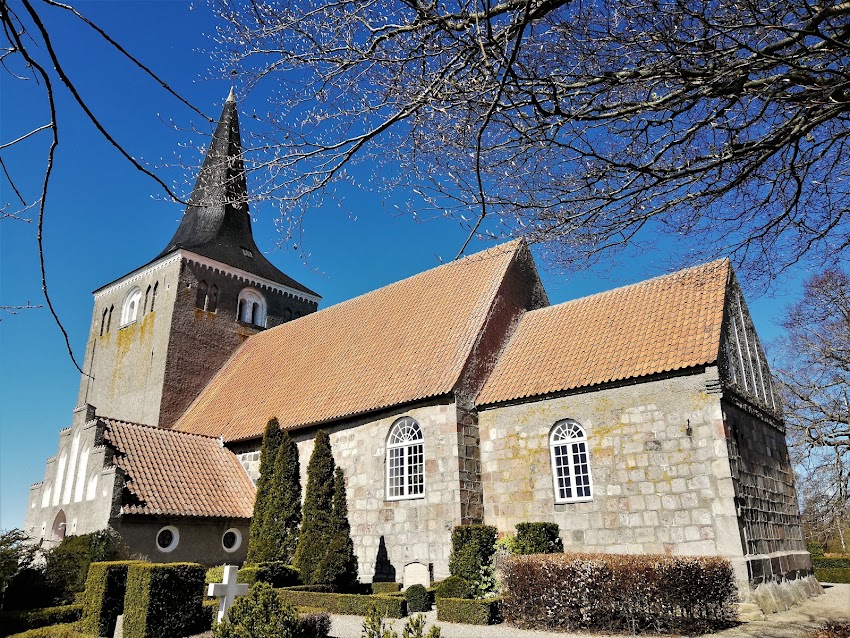 Landet Kirke