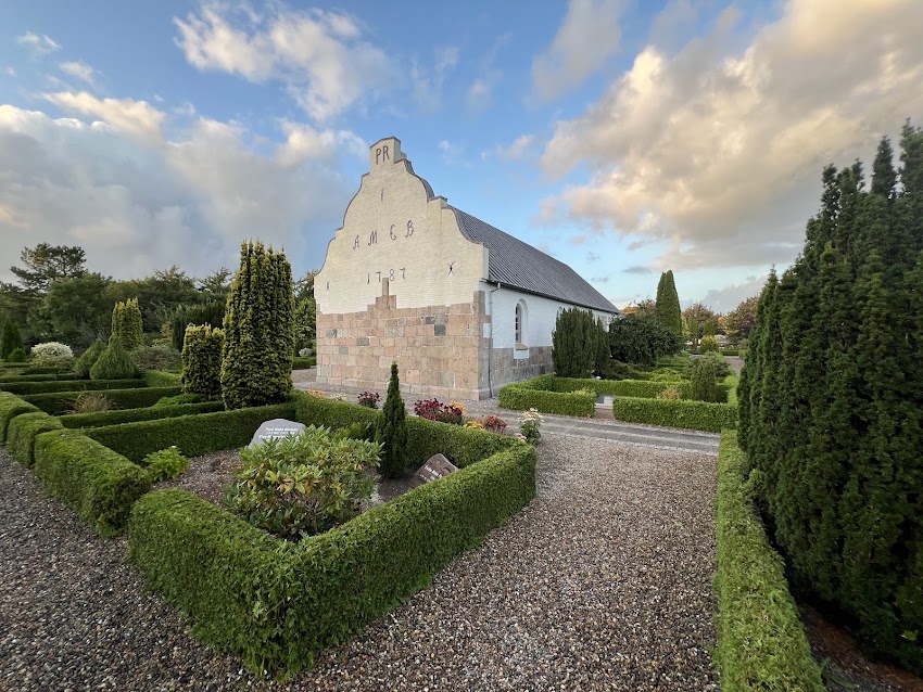 Tversted Kirke