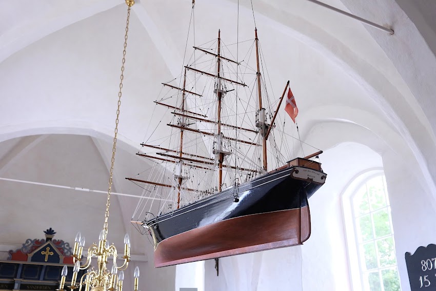 Karlby Kirke