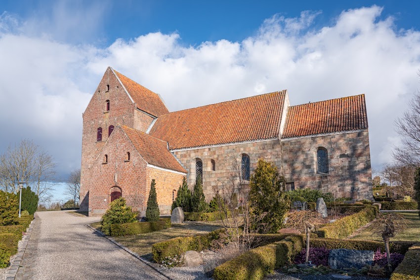 Mørke Kirke