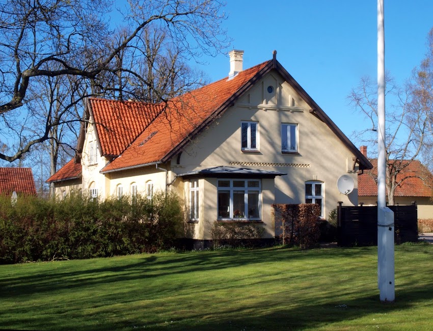 Hvalsø Kirke og Kirkegård